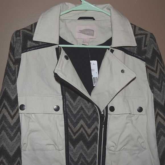 Forever 21 Women's Ivory Gray Chevron Moto Jacket Size Large - Picture 3 of 8